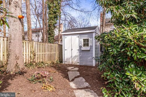 2122 Rampart Dr, Alexandria VA exterior