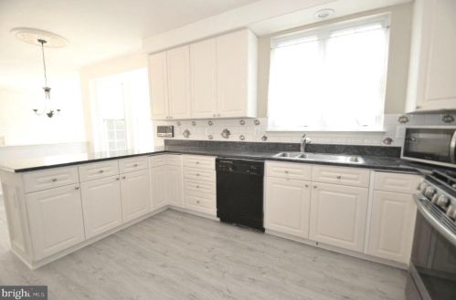 6317 Alderman Dr, Alexandria VA 22315-3731 exterior