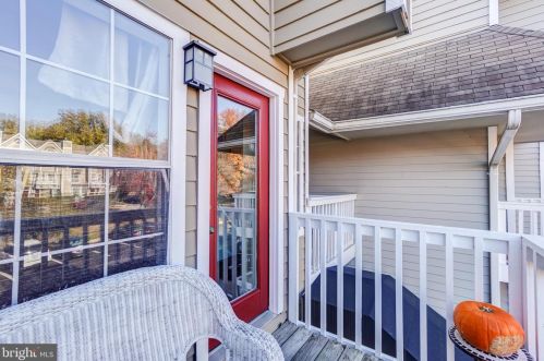 5820 Inman Park Cir, Rockville, MD 20852-5475