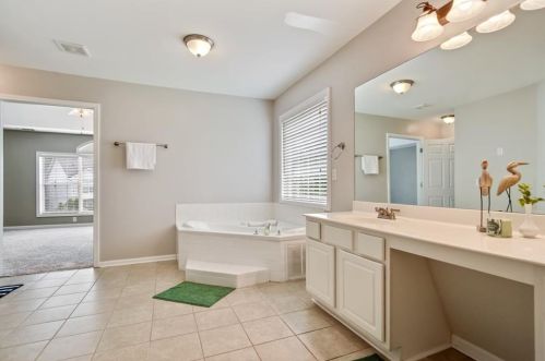 1422 Brookside Manor Ct, Tucker GA  30084-7828 exterior