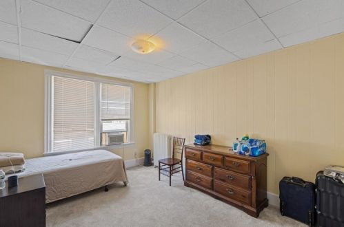 7 Bayview Ave, Middletown RI 02840-2108 exterior