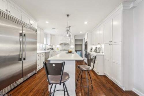 26 Richland Dr, Springfield NJ  07081-2509 exterior