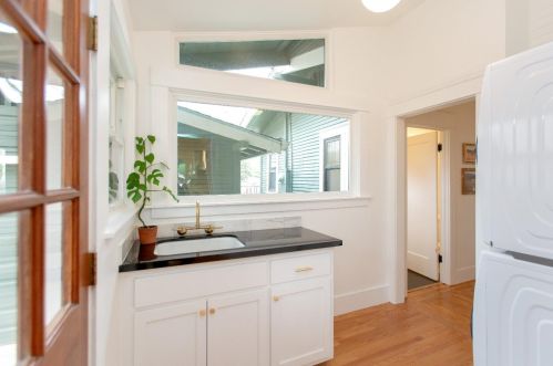 1207 Myrtle St, Turlock CA  95380-4933 exterior