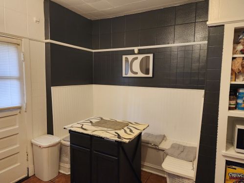 8030 Eberhart Ave, Chicago IL 60637-2484 exterior