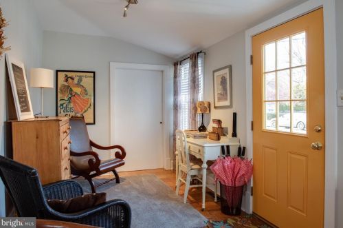 8 Alexandria Ave, Alexandria, VA 22301-2015