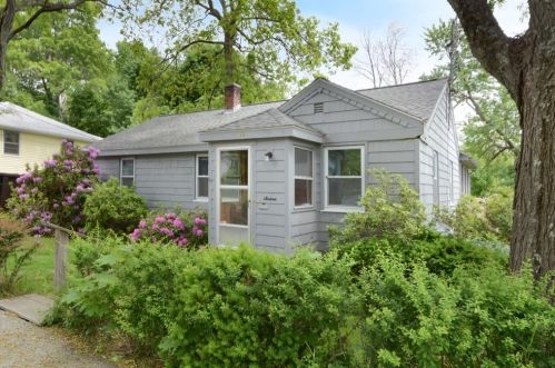 16 Nelson Park Dr, Worcester, MA 01605-1122