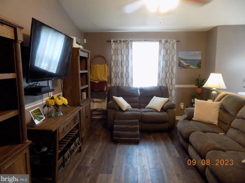 66 Prince St, Littlestown PA 17340-1323 exterior