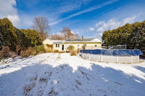 33 Cobb Ave, Chicopee MA 01013-3622 exterior