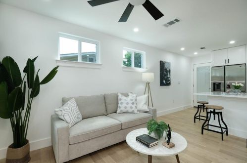 1113 Estes Ave, Austin TX 78721-2629 exterior