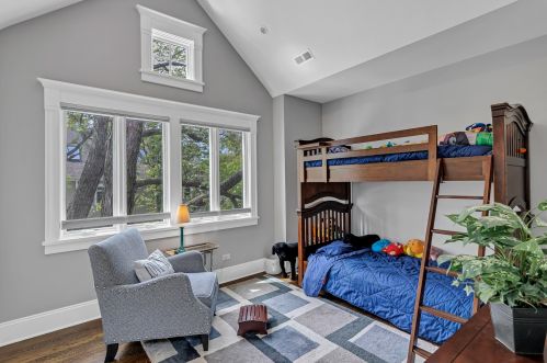 3800 Paulina St, Chicago IL 60609-2057 exterior