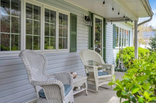 11 Maria Ct, Huntington Station NY 11746-2718 exterior