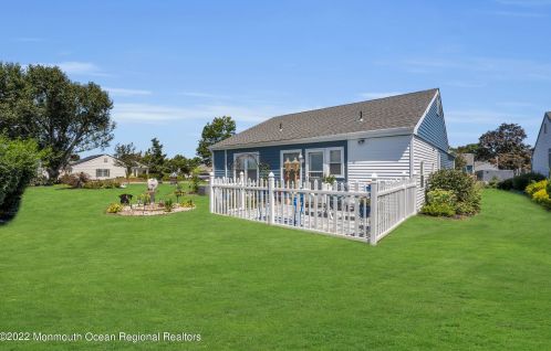 43 Gladstone Ave, Lakehurst NJ 08759-6625 exterior