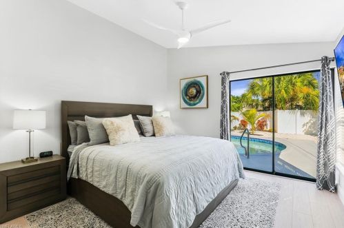 827 102 Ave, Naples FL 34108-3214 exterior