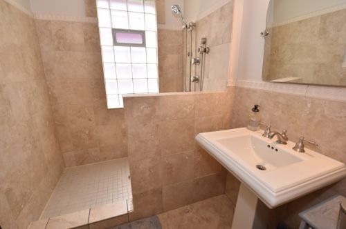 1800 51, Milwaukee WI 53208-1742 exterior