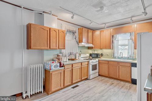 373 High St, Hanover PA 17331-3922 exterior