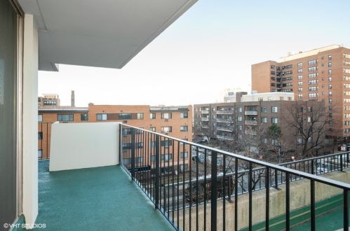 6033 Sheridan Rd, Chicago IL 60660-3037 exterior