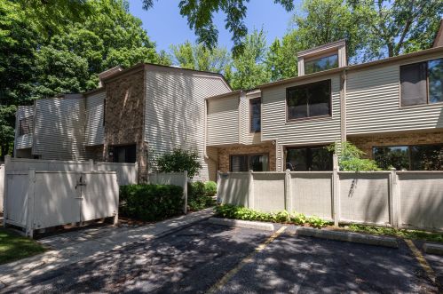 9020 70th St, Milwaukee WI 53223-2114 exterior