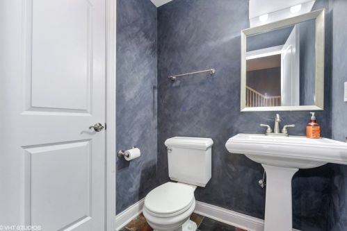 546 Crockett Ave, Elmhurst IL 60126-1810 exterior