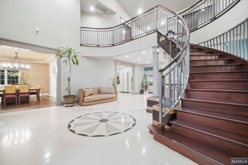 3 Pne Ter, Demarest NJ 07627-1214 exterior