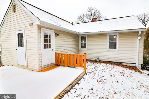 1201 Clagett Dr, Rockville MD 20851-2116 exterior