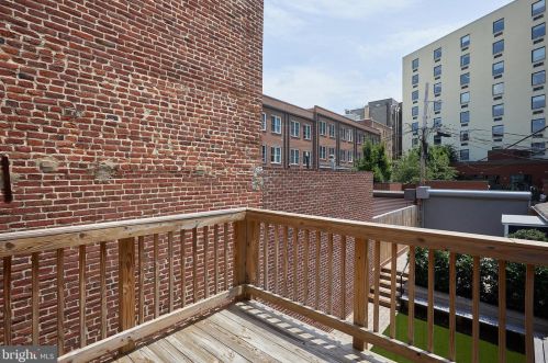 221 E St, Washington DC  20002-7700 exterior