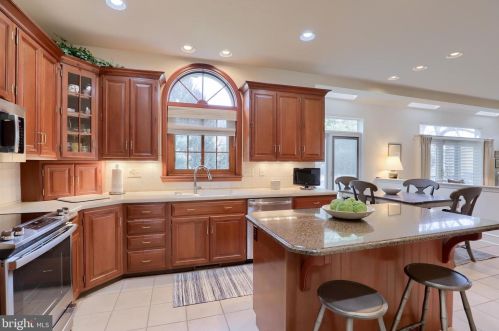 2933 Hearthside Ln, Lancaster PA 17601-1457 exterior