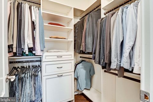 1339 Mayflower Dr, Mc Lean VA 22101-5612 exterior