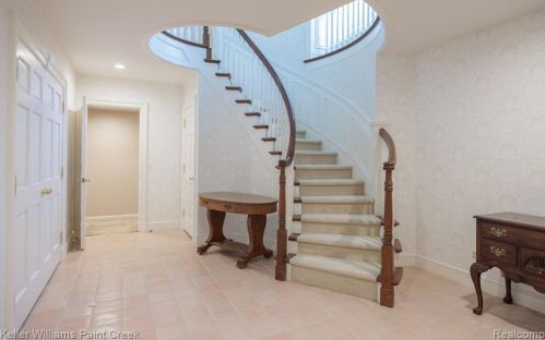 5394 Abbey Rd, Rochester MI 48307-2400 exterior