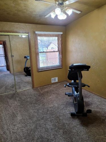 5829 Honey Crk Dr, Milwaukee WI 53221-4017 exterior