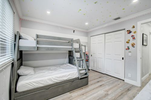 6822 Via Regina, Boca Raton FL 33433-3929 exterior