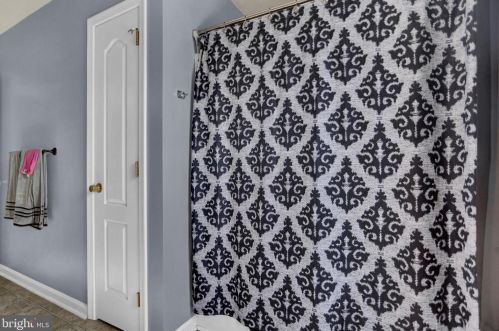 70 Bowman Rd, Hanover PA 17331-4200 exterior