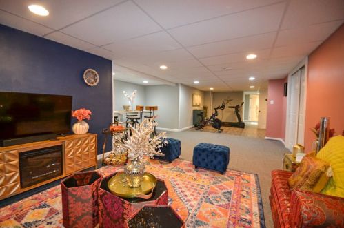 8221 Mohawk Rd, Milwaukee WI 53217-1737 exterior