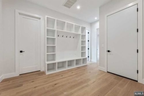 32 Pleasant St, Haworth NJ  07641-1929 exterior