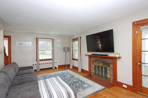 14 Baldwin Ave, Meriden CT 06450-3408 exterior