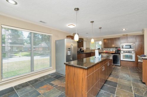 5723 Kiowa Timbers Dr, Humble TX 77346-1929 exterior