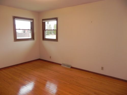 4845 82nd St, Milwaukee WI  53220-4217 exterior