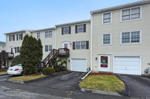 106 Pinnacle Rdg, Derby, CT 06418-1143