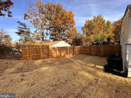 5910 Brookview Dr, Alexandria VA 22310-1819 exterior