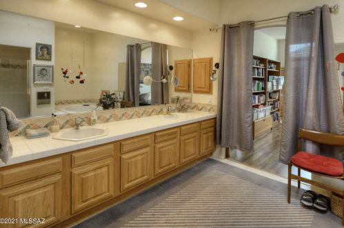 5135 Calle Brillante, Tucson AZ 85718-1800 exterior