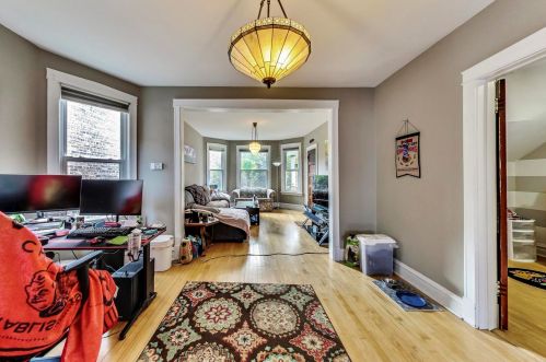 3831 Central Park Ave, Chicago IL 60618-4102 exterior