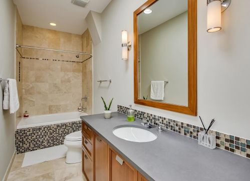 579 Hawthorne Pl, Chicago IL  60657-2922 exterior