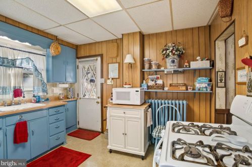 301 Laurel Ave, Camden NJ 08107-2129 exterior