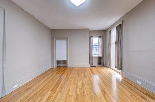 8 Roberts St, Middletown NY 10940-5008 exterior