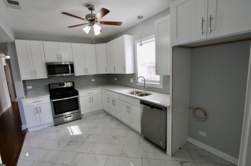 6942 Indiana Ave, Chicago IL 60637-4509 exterior