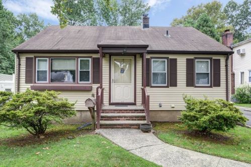 55 Rose Ave, Springfield, NJ 07081-1720