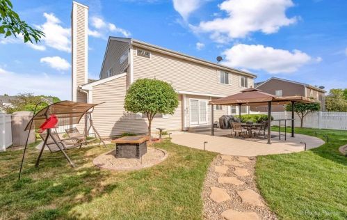 935 Stone Crk Cir, Bull Valley IL 60014-1938 exterior