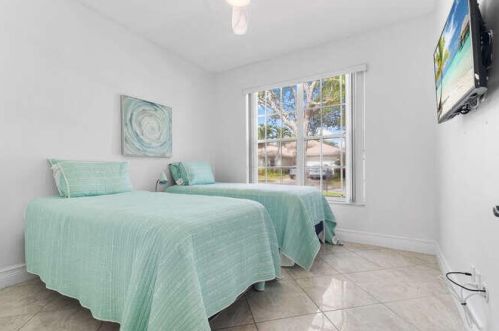 11413 Ohanu Cir, Boynton Beach FL 33437-7034 exterior