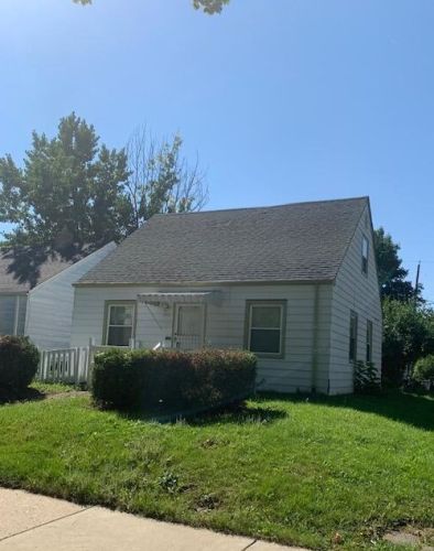 4901 26th St, Milwaukee, WI 53221-2939