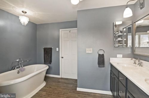 804 Enderby Dr, Alexandria VA 22302-2224 exterior