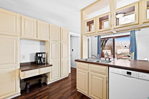 2524 15 St, Duluth MN 55806-1122 exterior